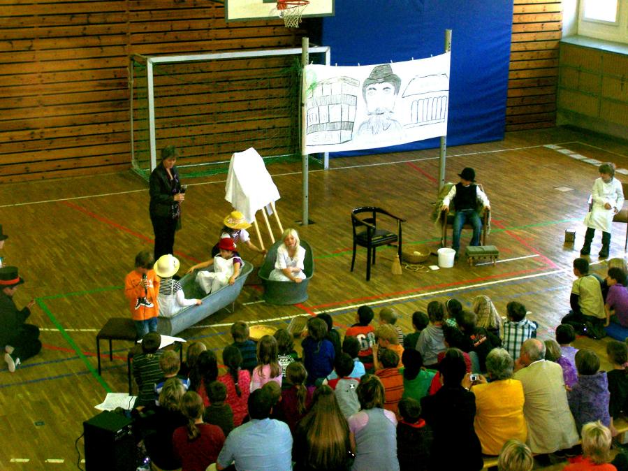 Impressionen von der Namensverleihung am 08.04.2011 - Grundschule "Hermann Sachse"