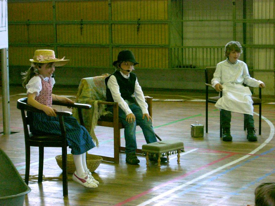 Impressionen von der Namensverleihung am 08.04.2011 - Grundschule "Hermann Sachse"