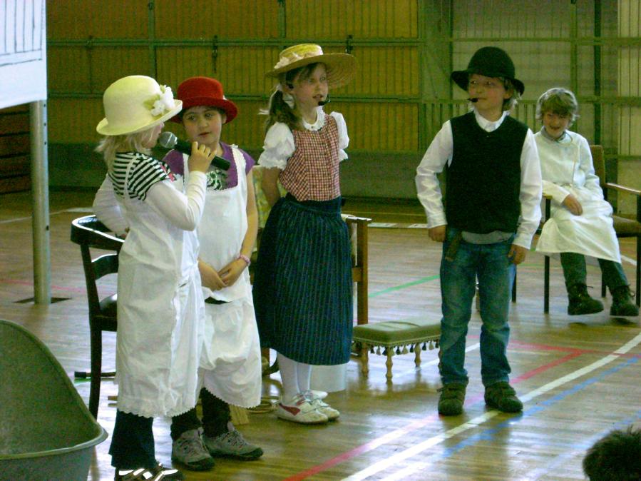 Impressionen von der Namensverleihung am 08.04.2011 - Grundschule "Hermann Sachse"