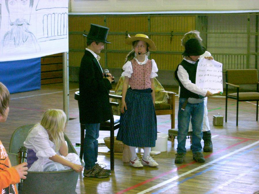 Impressionen von der Namensverleihung am 08.04.2011 - Grundschule "Hermann Sachse"