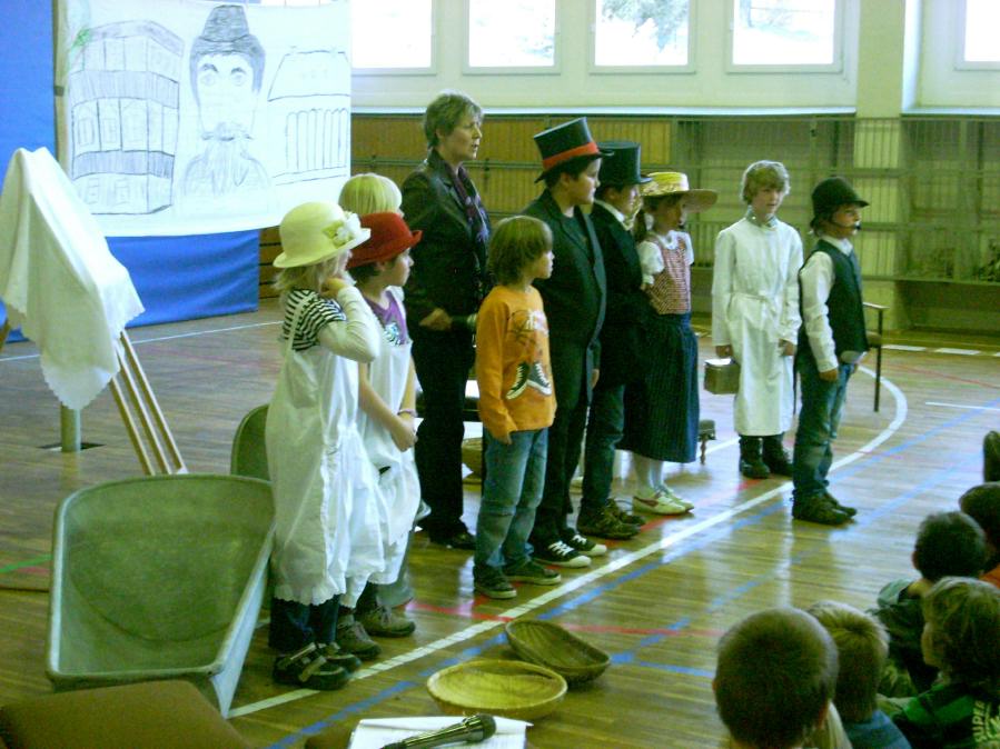 Impressionen von der Namensverleihung am 08.04.2011 - Grundschule "Hermann Sachse"